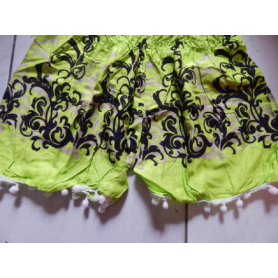 jual celana pendek hijau motif bunga dengan bola jnanacrafts jual celana pendek hijau motif bunga dengan bola jnanacrafts