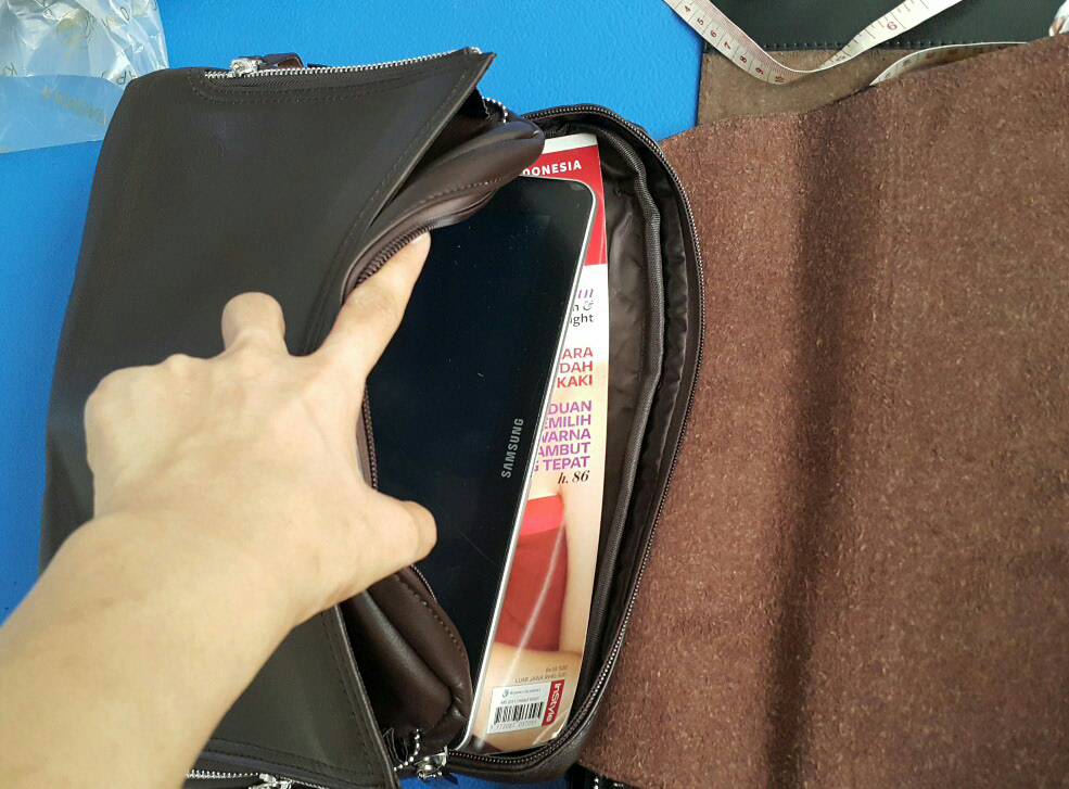 jual tas selempang pria kangaroo kingdom horisontal tipe kecil 30x24x8 yeakh jual tas selempang pria kangaroo kingdom horisontal tipe kecil 30x24x8 yeakh