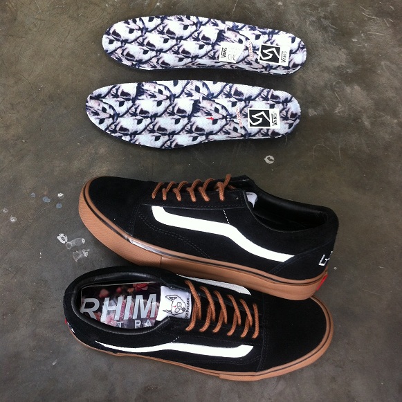 harga vans old skool black gum harga vans old skool black gum
