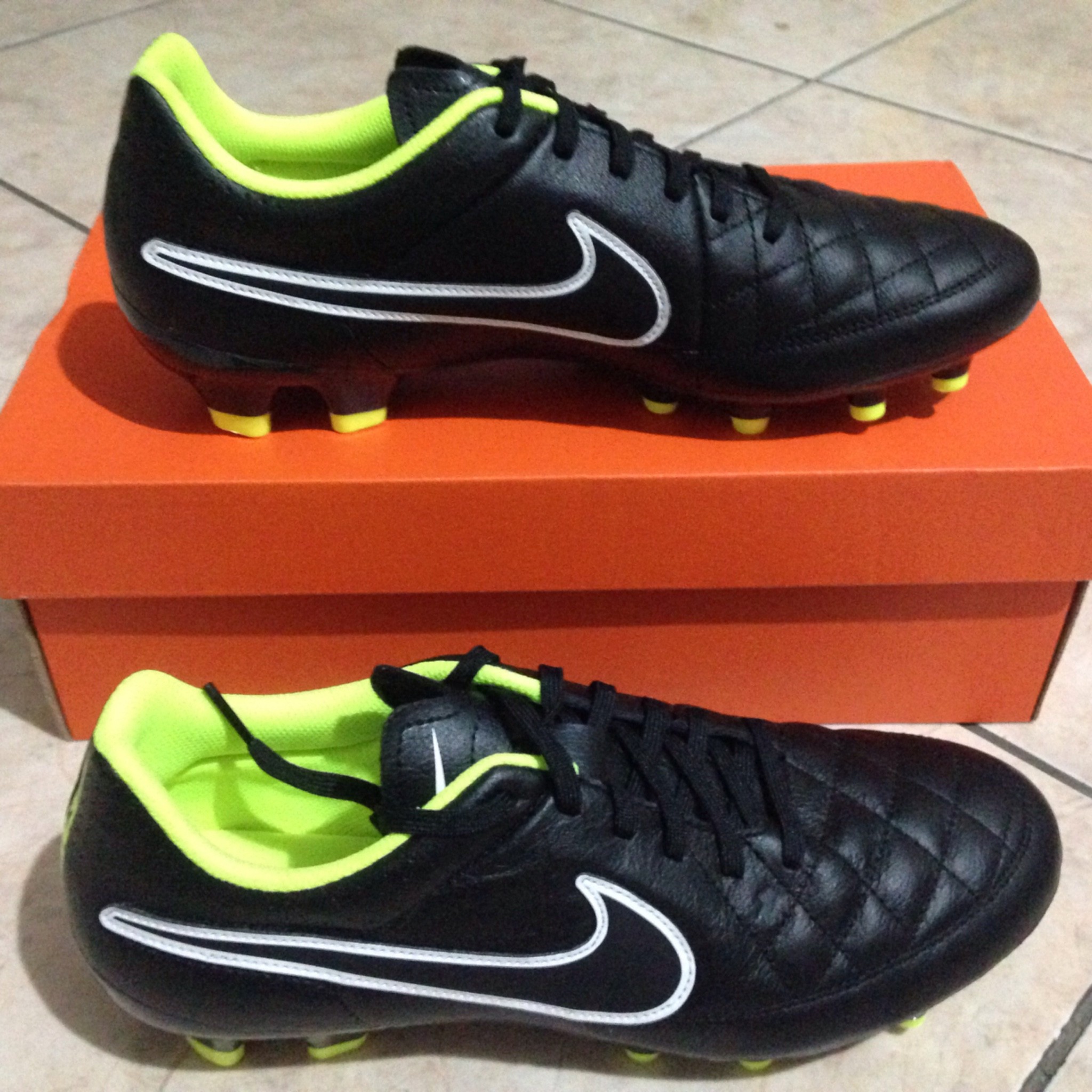Jual Sepatu Original Terpercaya sepatu futsal original sepatu bola toko olahraga Jual Sepatu Original Terpercaya sepatu futsal original sepatu bola toko olahraga