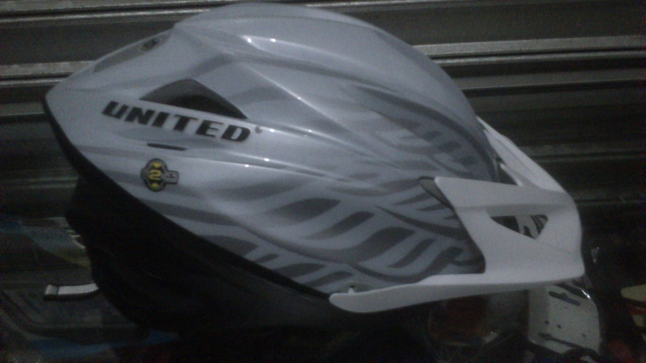 jual helm sepeda united f33 putih denoveline jual helm sepeda united f33 putih denoveline