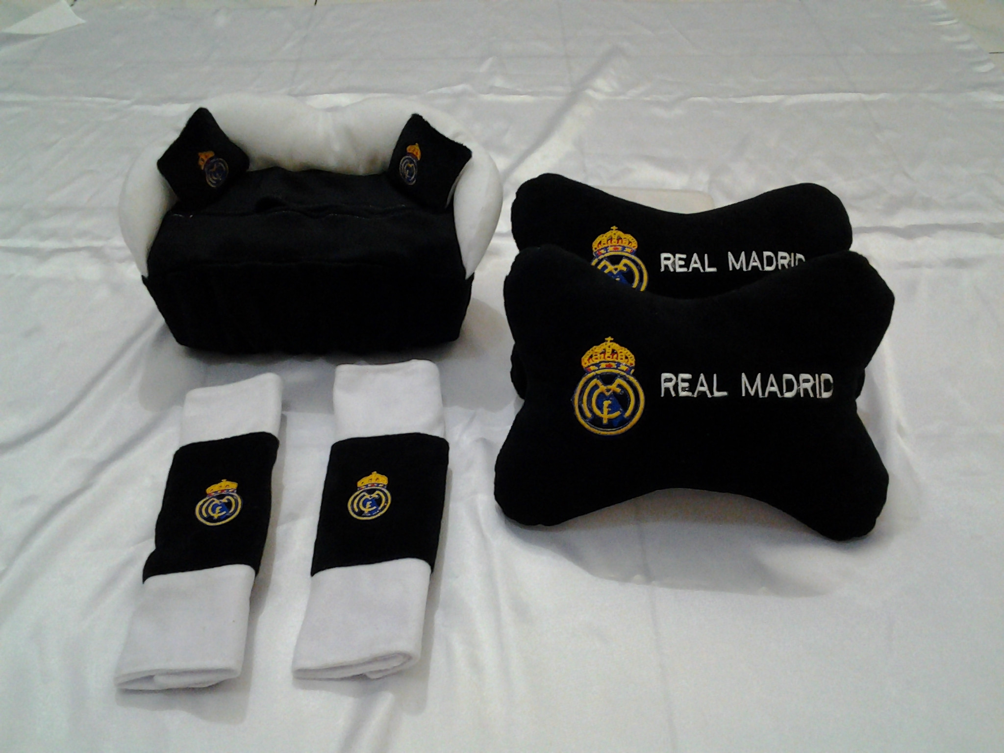 Harga Bantal mobil 3 in 1 real madrid