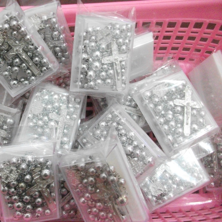 jual souvenir kenangan rosario gihon kemas plastik jual souvenir kenangan rosario gihon kemas plastik