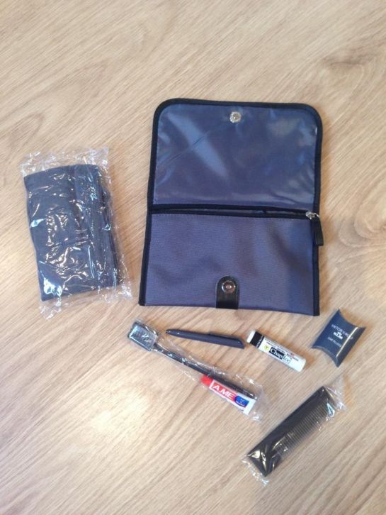 jual tas amenity kit viktor rolf from klm business class jual tas amenity kit viktor rolf from klm business class
