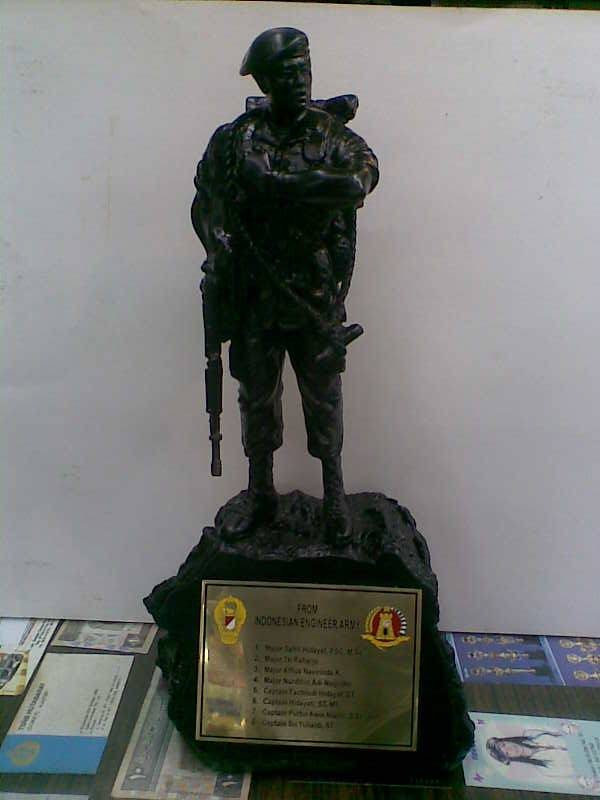 jual patung miniatur tni tentara aliv trophy jual patung miniatur tni tentara aliv trophy