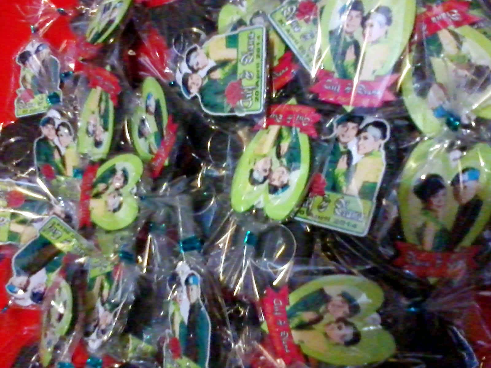 jual souvenir pernikahan gantungan kunci bross model kartun aneka souvenir nurfa jual souvenir pernikahan gantungan kunci bross model kartun aneka souvenir nurfa