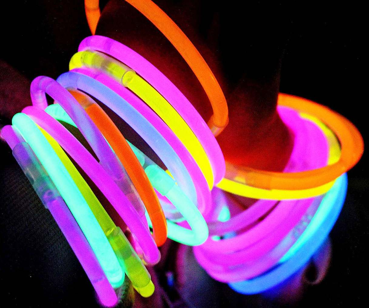 Jual Glow Stick Warna Warni Gelang Tongkat Fosfor jual glow stick warna warni gelang tongkat fosfor