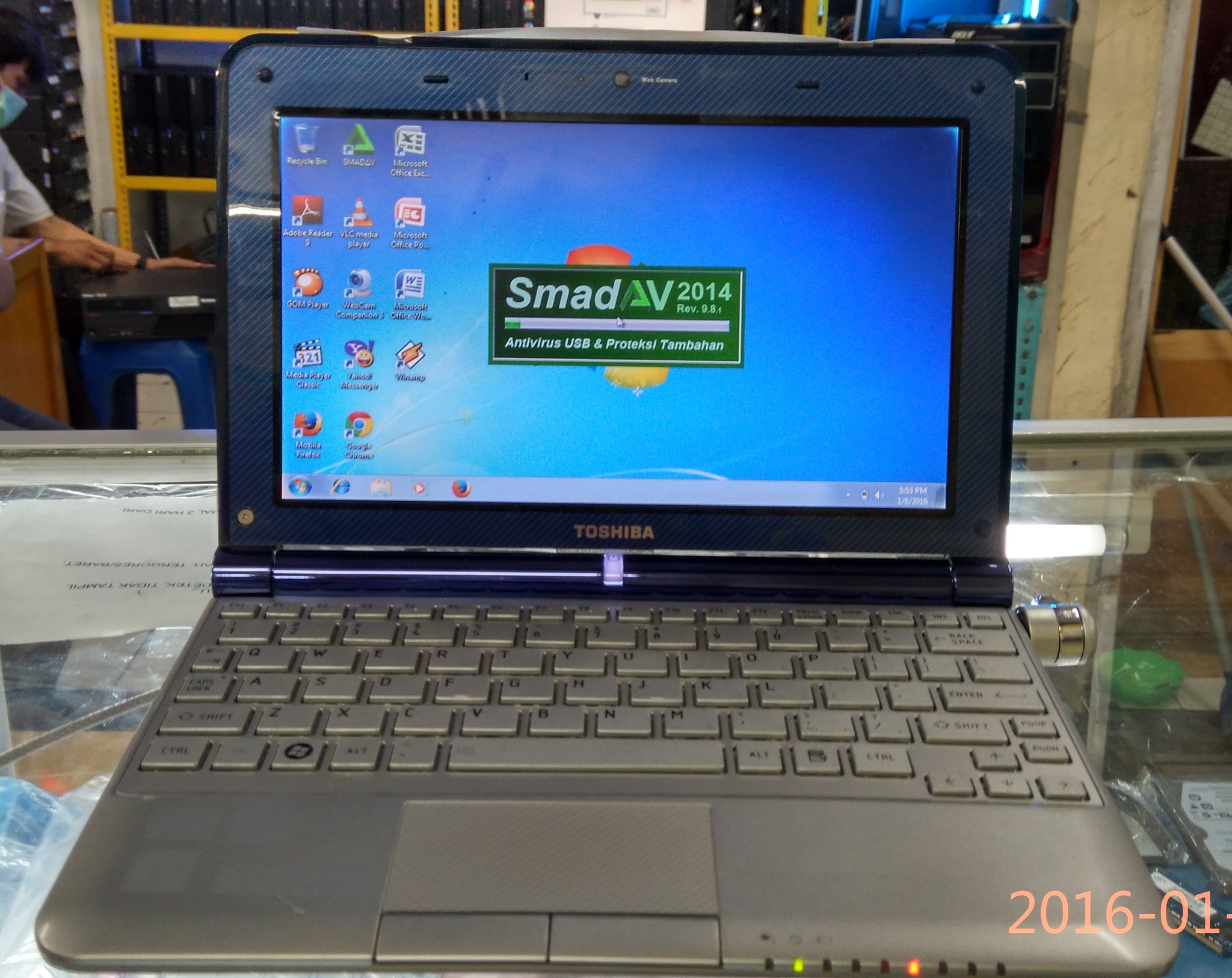 ... harga Laptop Toshiba Mini NB305 Intel Atom N450 1,66 Ghz 250gb/1 gb