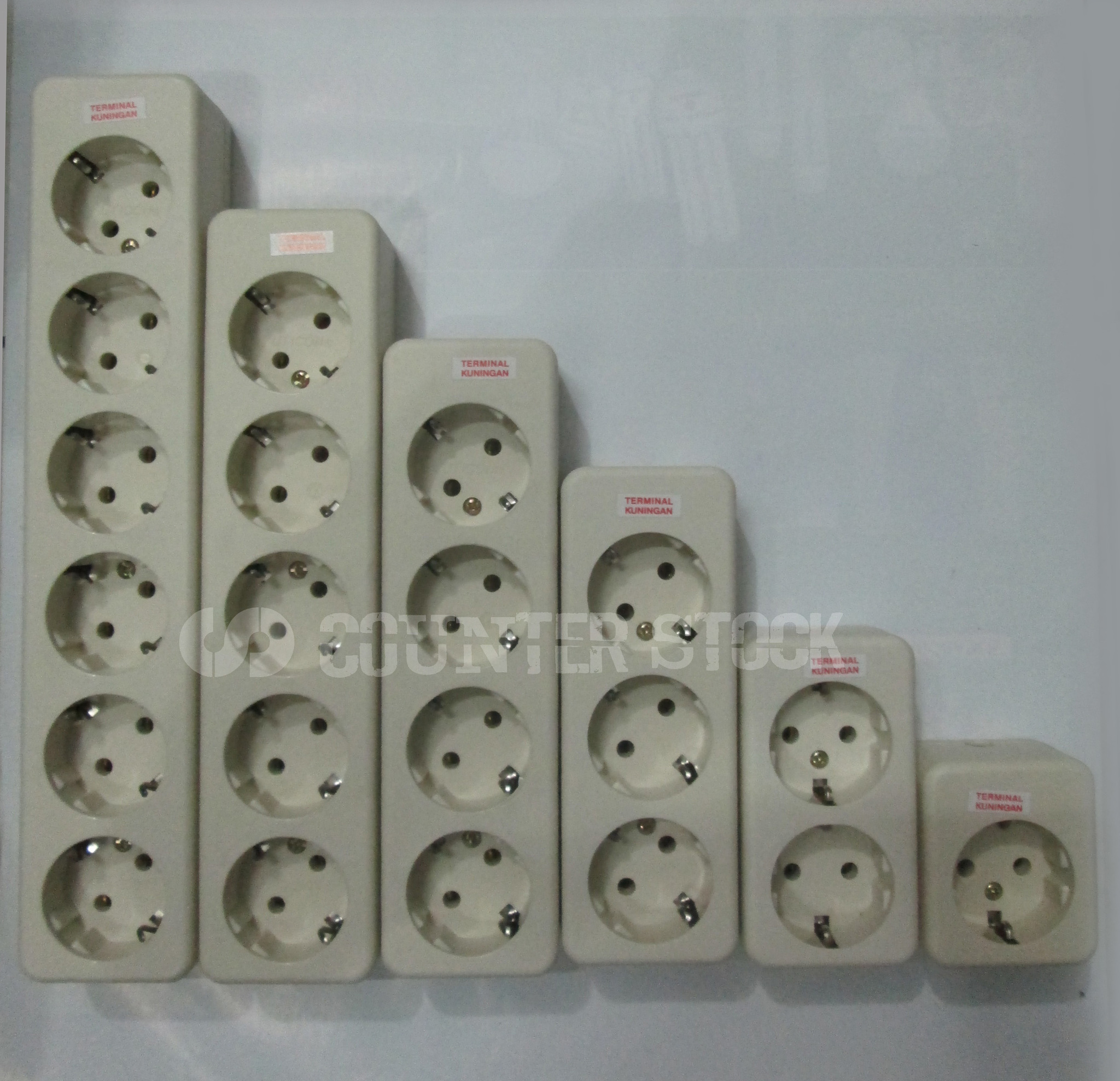 jual stop kontak 6 lubang uticon terminal kuningan kualitas bagus counter stock jual stop kontak 6 lubang uticon terminal kuningan kualitas bagus counter stock