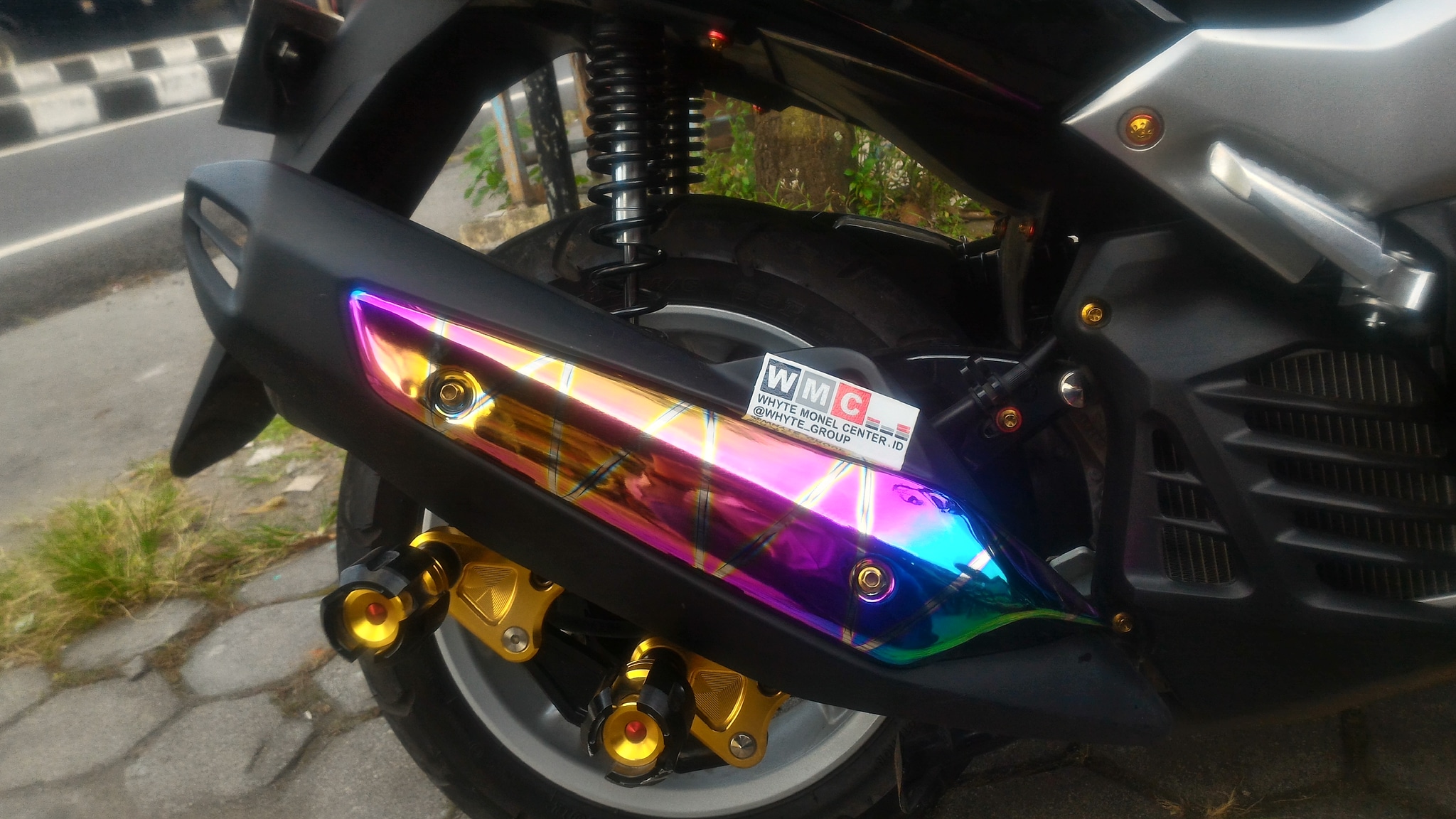 Jual COVER TAMENG KNALPOT NMAX Whyte Monel Center WMC
