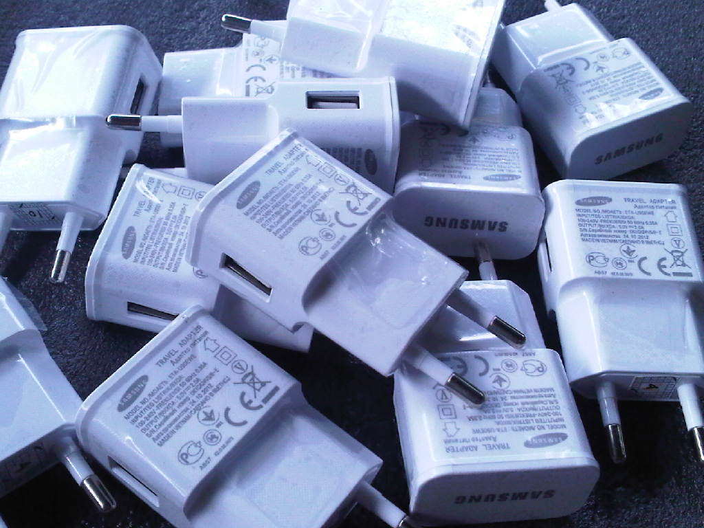 GROSIR TERBESAR CHARGER-CHARGER HP LENGKAP MURAH DAN BERKUALITAS
