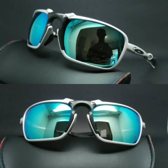 Jual Kacamata Sport Pria Oakley Badman Silver Biru Grade jual kacamata sport pria oakley badman silver biru grade