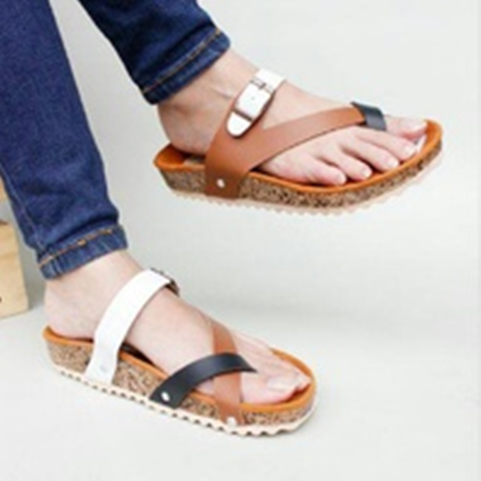 Harga Jual Harga Sandal Carvil Wanita Terbaru Berdiskon Paling Jual Sandal Sendal Wanita Model Carvil Gesper Silang Coklat