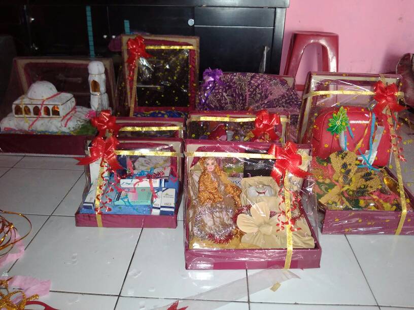Tips Penting Cara Membungkus Parcel Pernikahan yang Sederhana