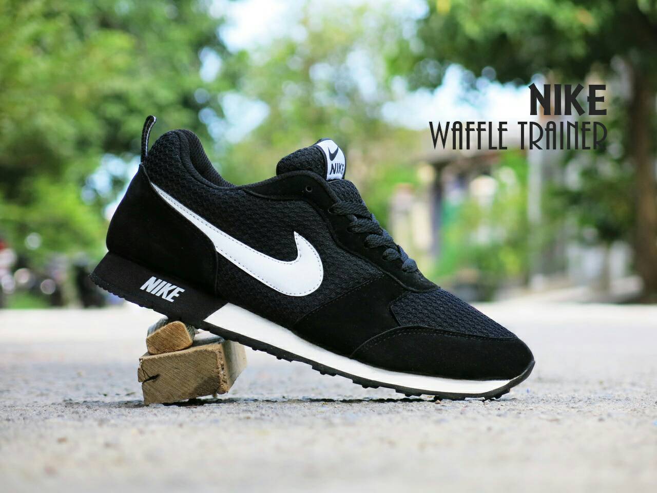 jual sepatu sport nike waffle trainer hitam putih olahraga joging cowok alvian shoes jual sepatu sport nike waffle trainer hitam putih olahraga joging cowok alvian shoes