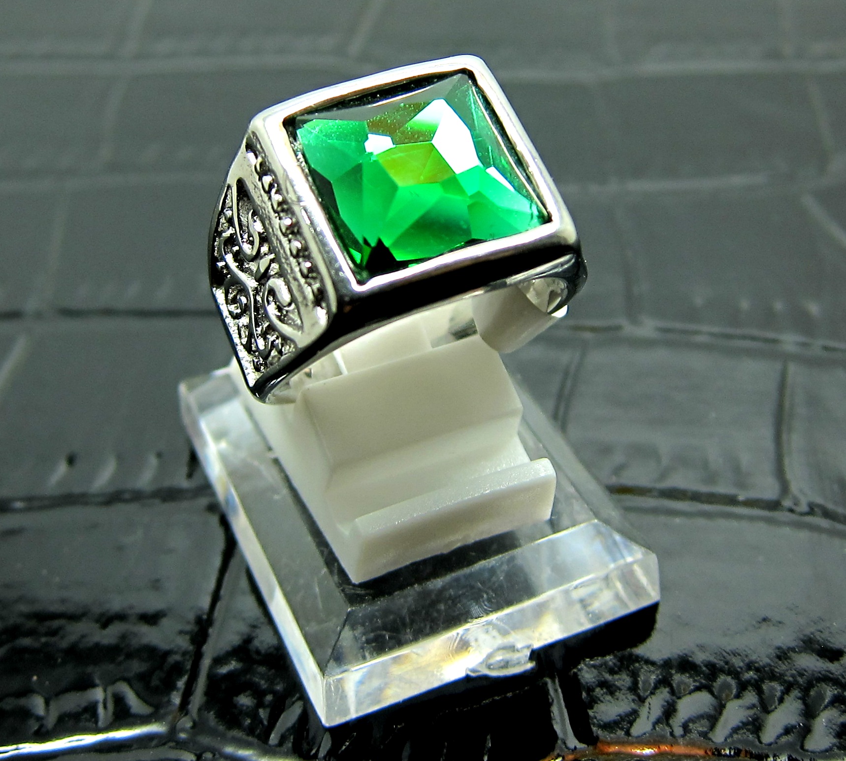 jual cincin titanium import silver pria cowok hijau jual cincin titanium import silver pria cowok hijau