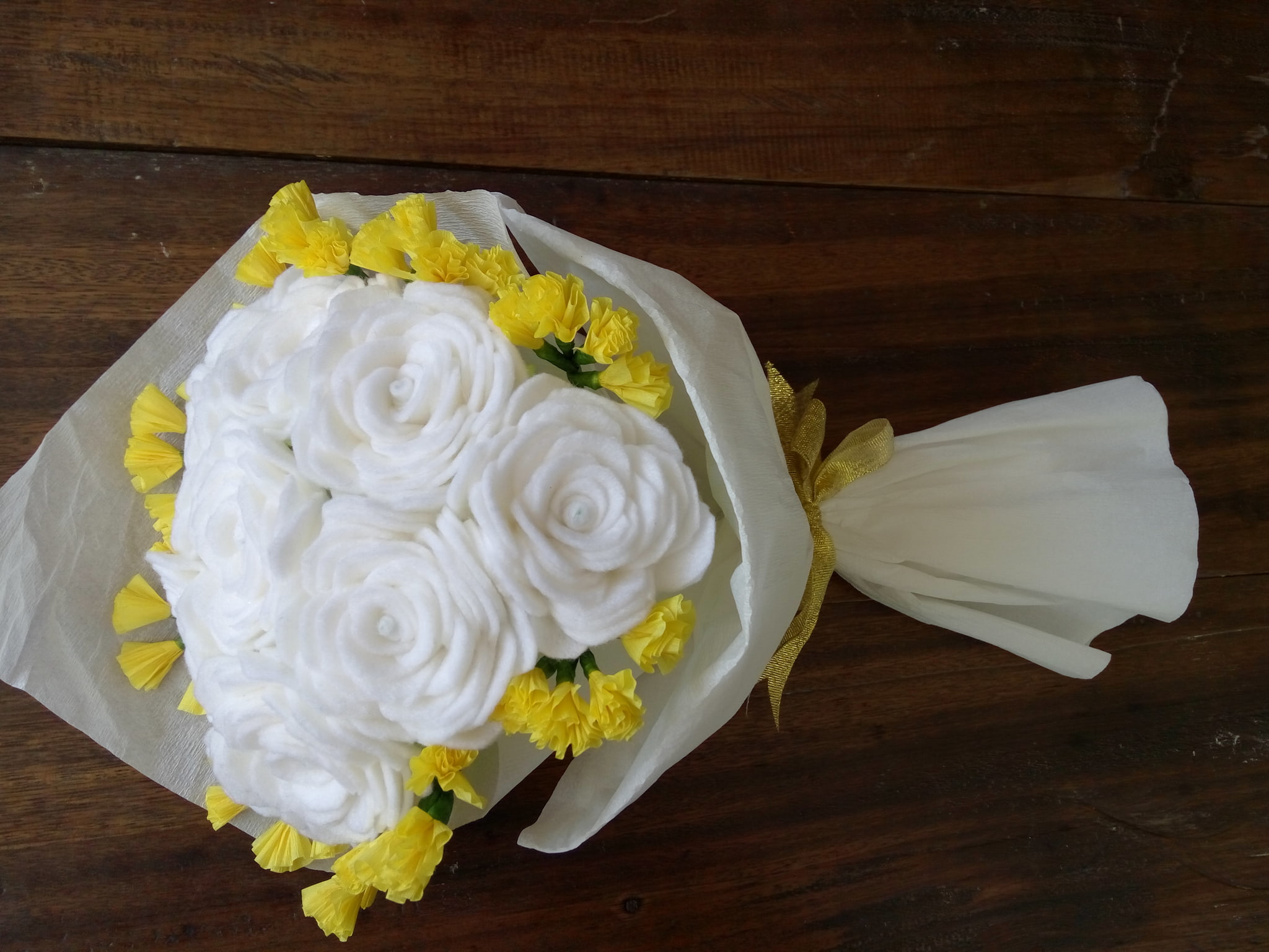 jual buket bunga mawar putih tulang vs kuning dr flanel jual buket bunga mawar putih tulang vs kuning dr flanel