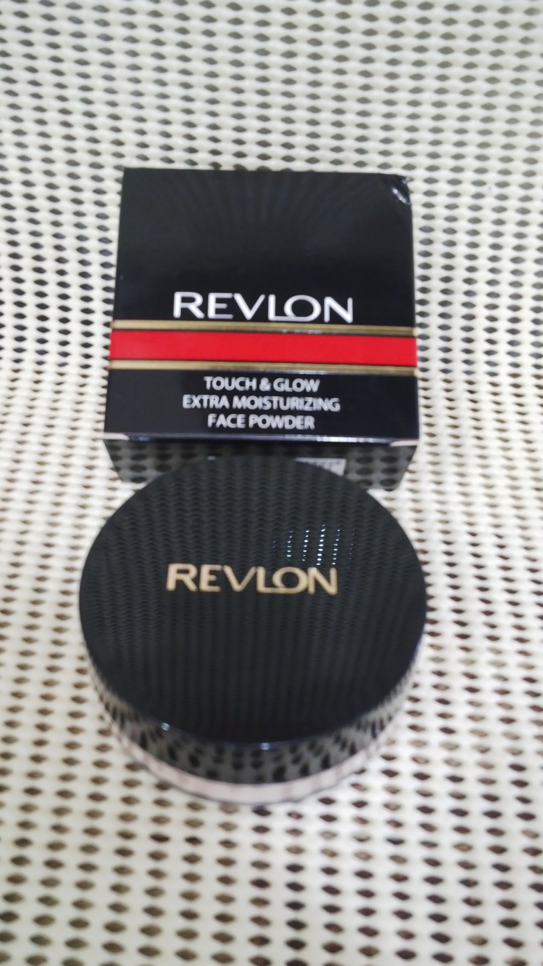 REVLON TOUCH AND GLOW FACE POWDER  BEDAK TABUR 43 GR BESAR