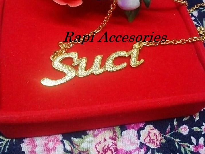 Kalung Nama Warna Emas Simpel Bergrafir - Perhiasan Nama