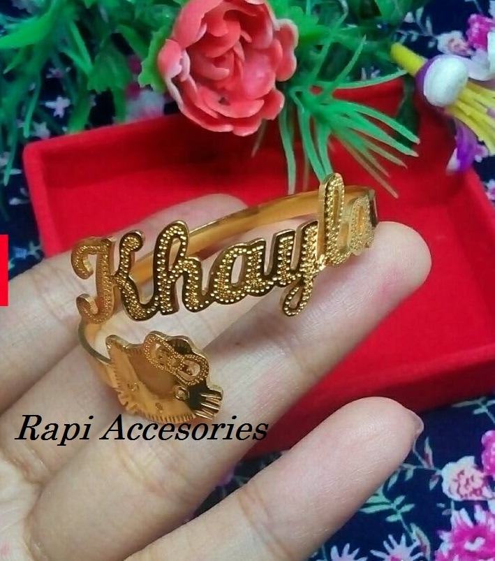 Gelang Nama Hello Kitty Bergrafir Warna Emas - Perhiasan Nama