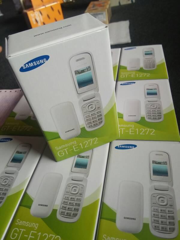 Ulasan Terbaru Samsung Caramel Gt E1272 Handphone Putih Dan Harganya Source · Samsung Caramel GT 1272 Dual Sim Kamera New Putih