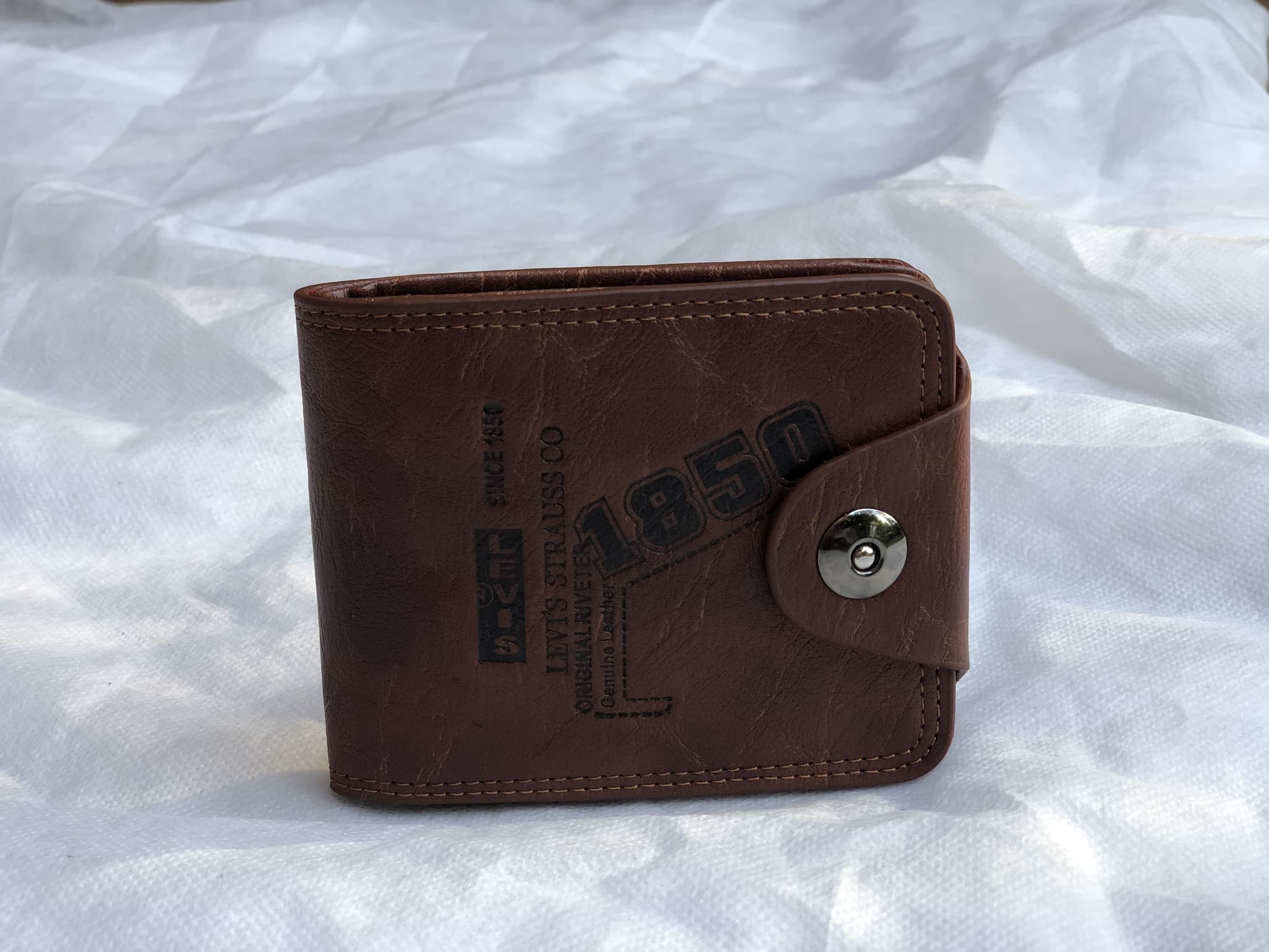Jual Dompet Pria LEVIS 1850 UKURAN STANDAR KANCING MAGNET Jual Dompet Pria LEVIS 1850 UKURAN STANDAR KANCING MAGNET juraganutara