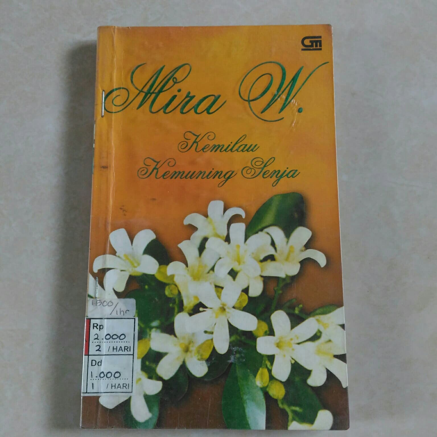 novel kemilau kemuning senja